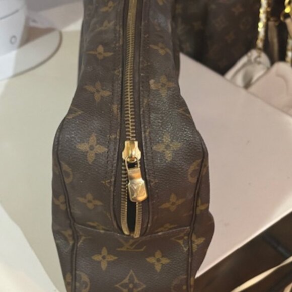 Louis Vuitton Toiletry Bag - Picture 3 of 9